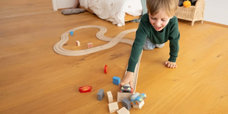 HABA Cars Autorennbahn aus recyceltem Holz für Kinder ab 2