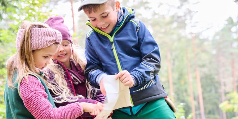 Schatzsuche zum Kindergeburtstag: Aufgaben &amp; Ideen für die Schnitzeljagd mit Kindern