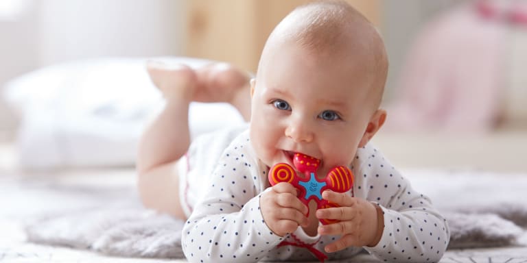 Die Baby-Entwicklung im 6. Lebensmonat