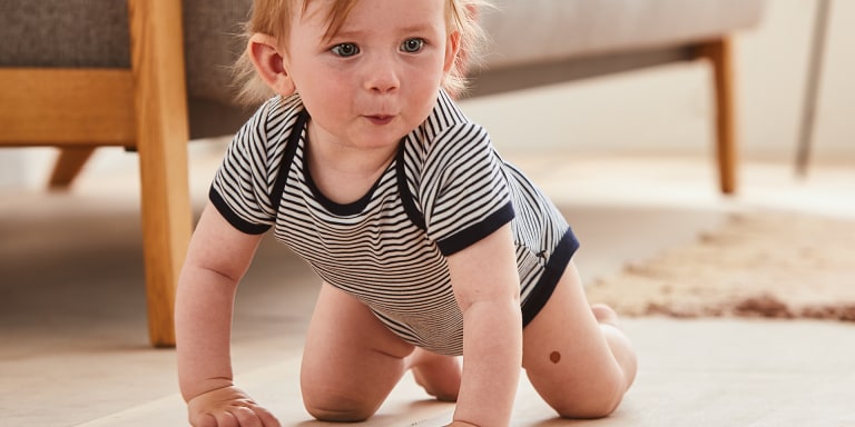 Die Baby-Entwicklung im 11. Lebensmonat