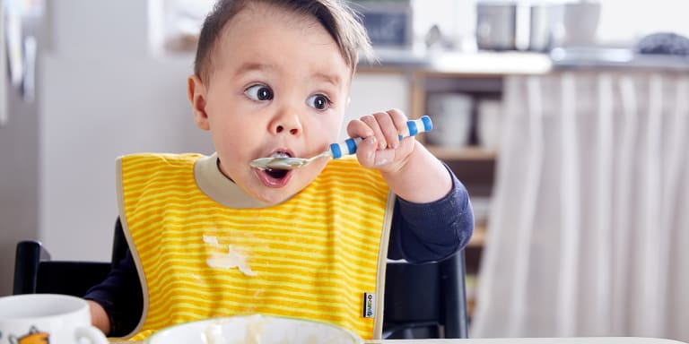 Die Baby-Entwicklung im 12. Lebensmonat