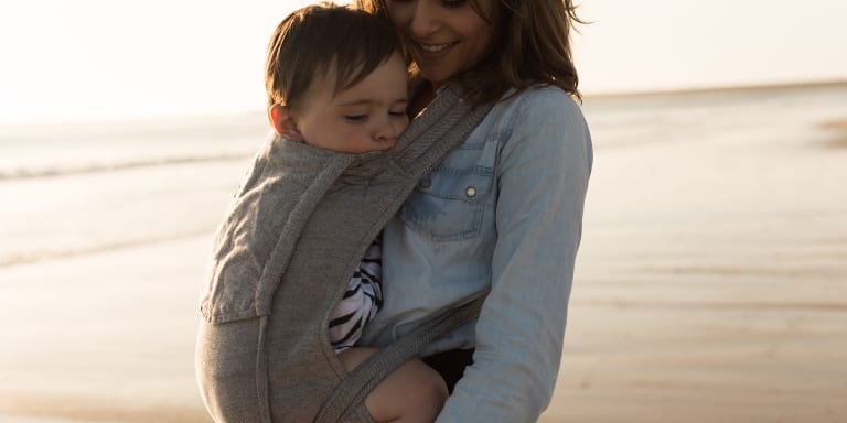 Babytragen: ganz nah bei Mama und Papa