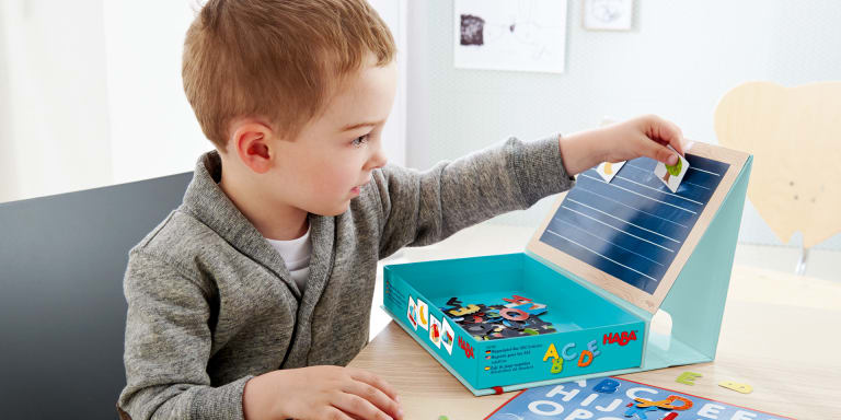 Englisch im Kindergarten: die Vor- und Nachteile der frühen Sprachförderung