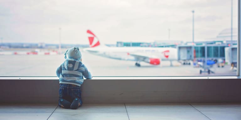 Fliegen mit Baby &amp; Kindern: Tipps für eine entspannte Reise