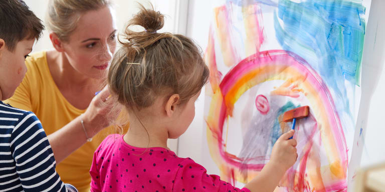 Geschenke basteln mit Kindern: Tipps, Ideen &amp; Anleitungen