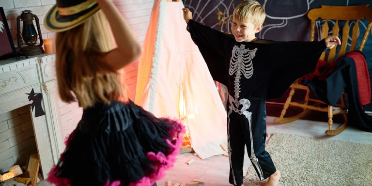 Halloween-Kostüme selber machen: gruselige Verkleidung für Kinder