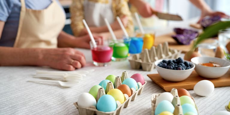 Ostereier färben mit Kindern – bunter Spaß für Groß &amp; Klein