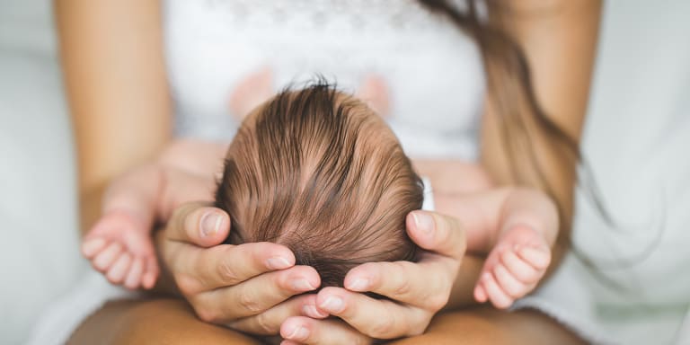 Die Baby-Entwicklung im 2. Lebensmonat