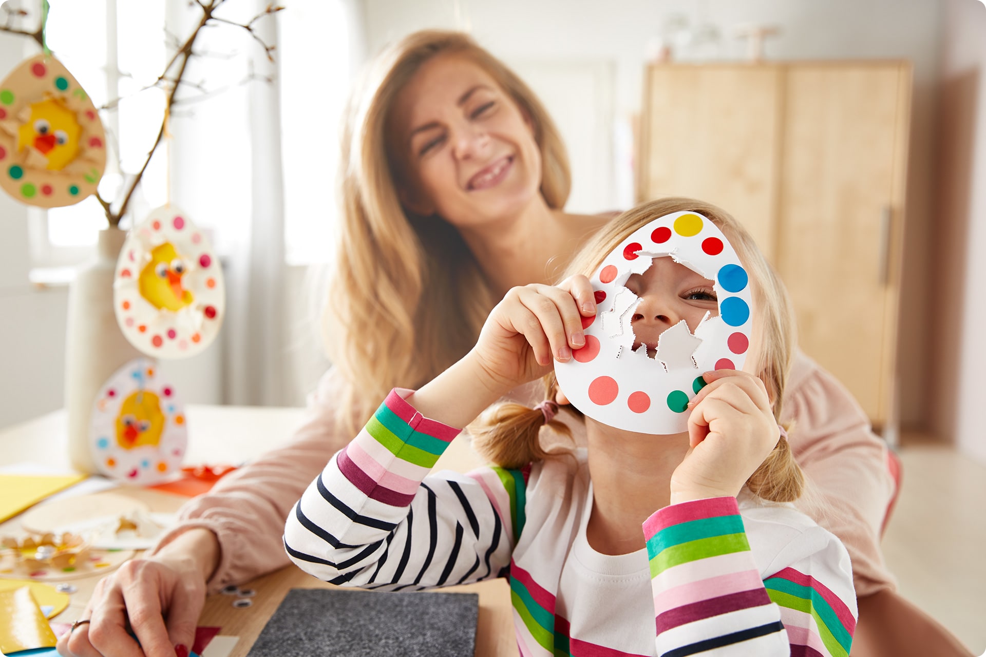 Osterdeko basteln mit Kindern | Header Image