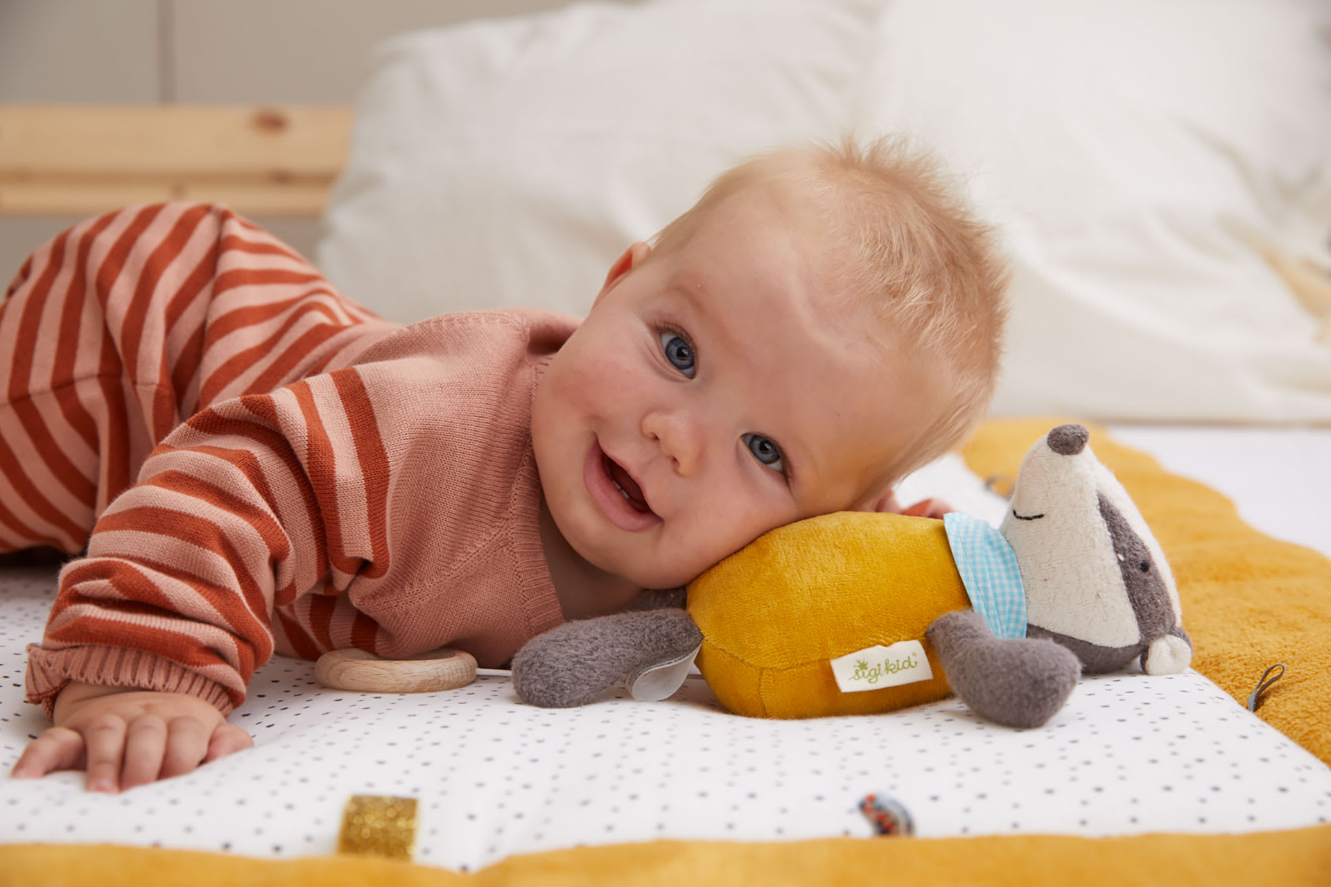 Baby zum Krabbeln animieren | Header-Image