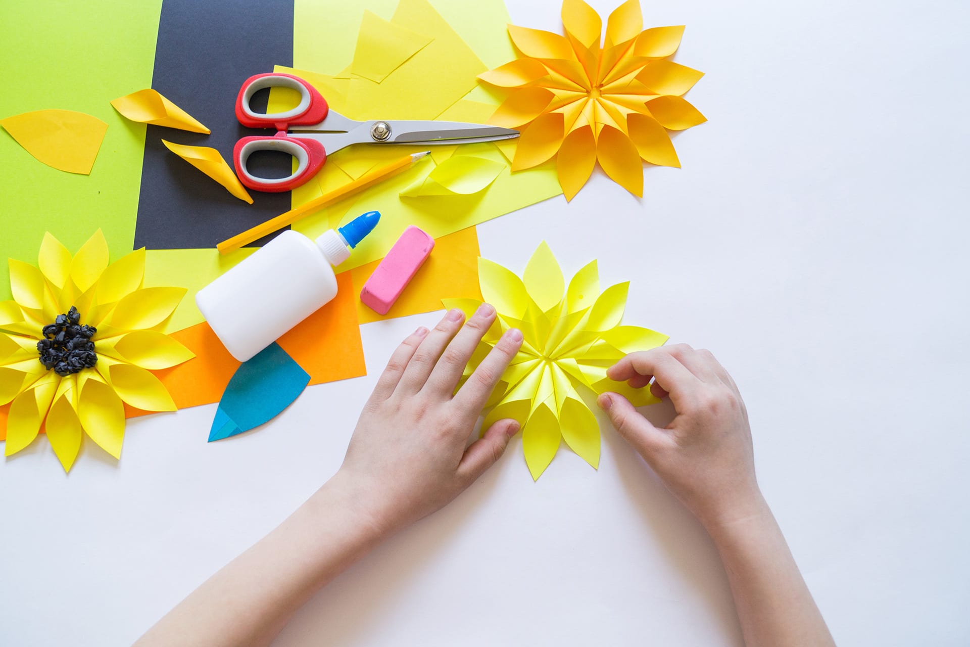 Blumen basteln mit Kindern | Header Image