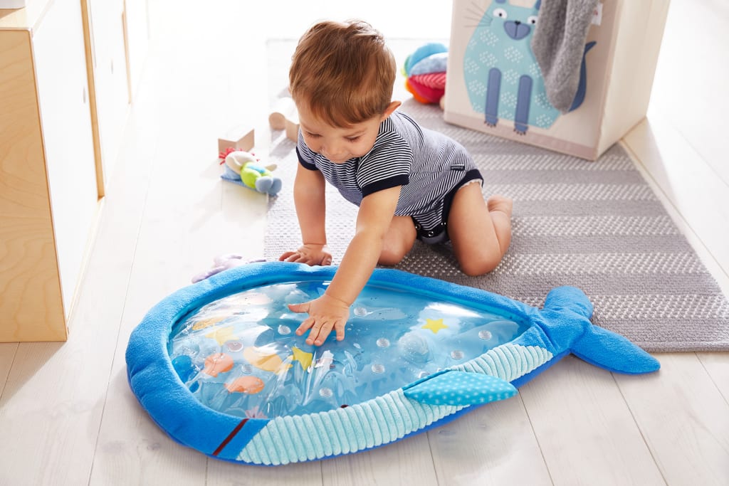 Tapis d'éveil bébé, à quel âge l'utiliser ? 