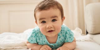 Baby anziehen | Header Image 