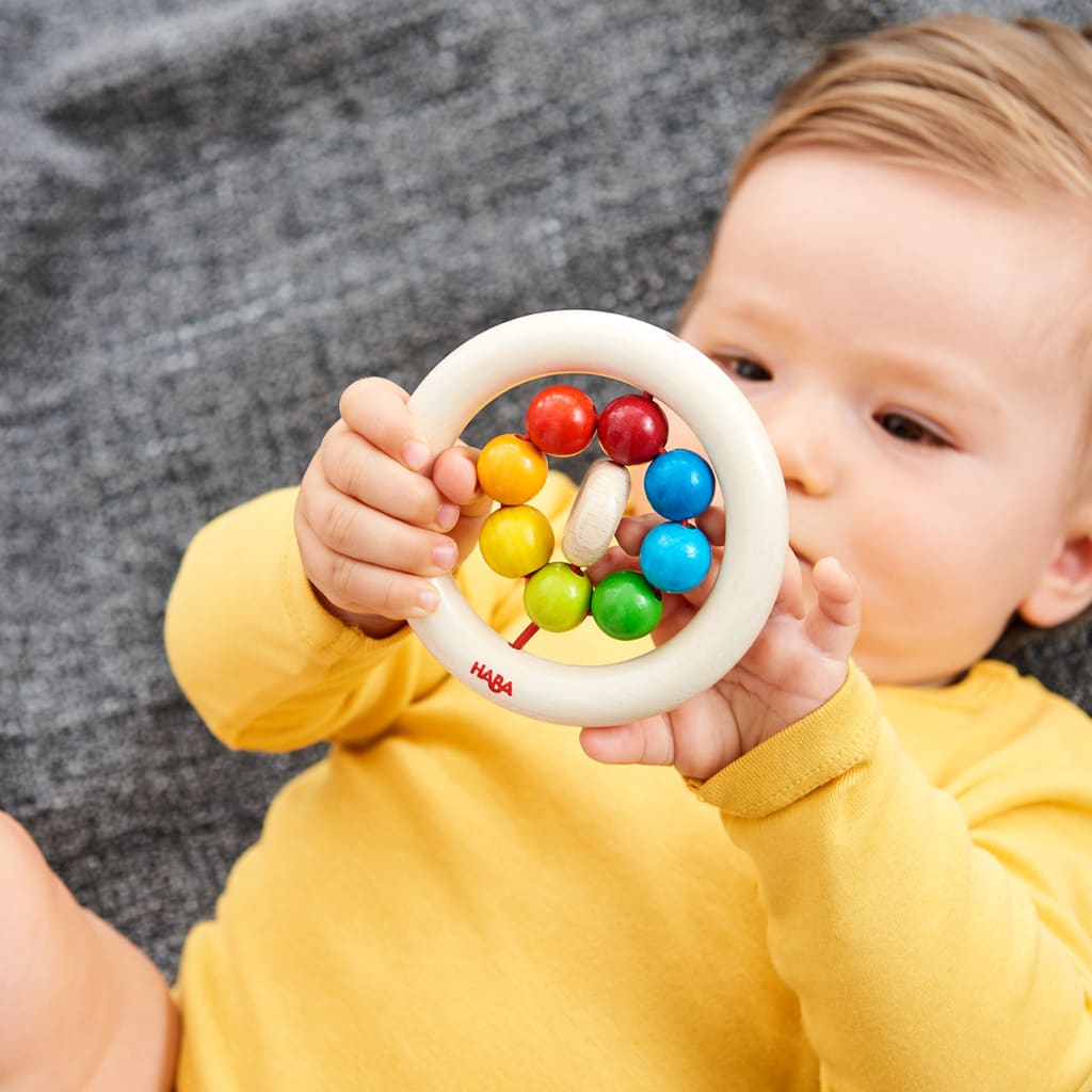 Die Entwicklung des Sehvermögens bei Babys unterstützen | Image