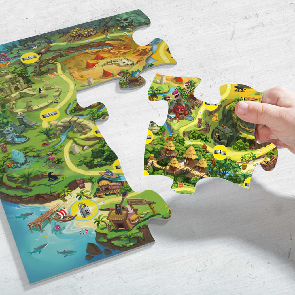 Foto Schatzsuche find the code | Schatzkarte wird von einem Kinderhand zusammengepuzzelt