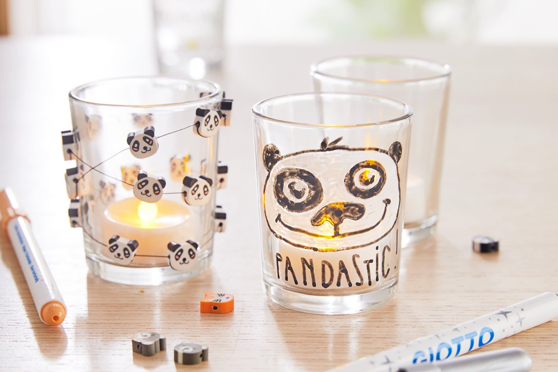 Basteln mit Kindern | Gebastelte Windlichter bemalt mit Panda-Gesichter und Teelichter