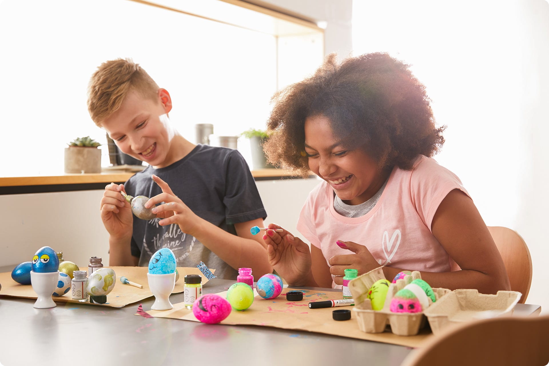 Ostereier färben mit Kindern | Tipps & erste Ideen