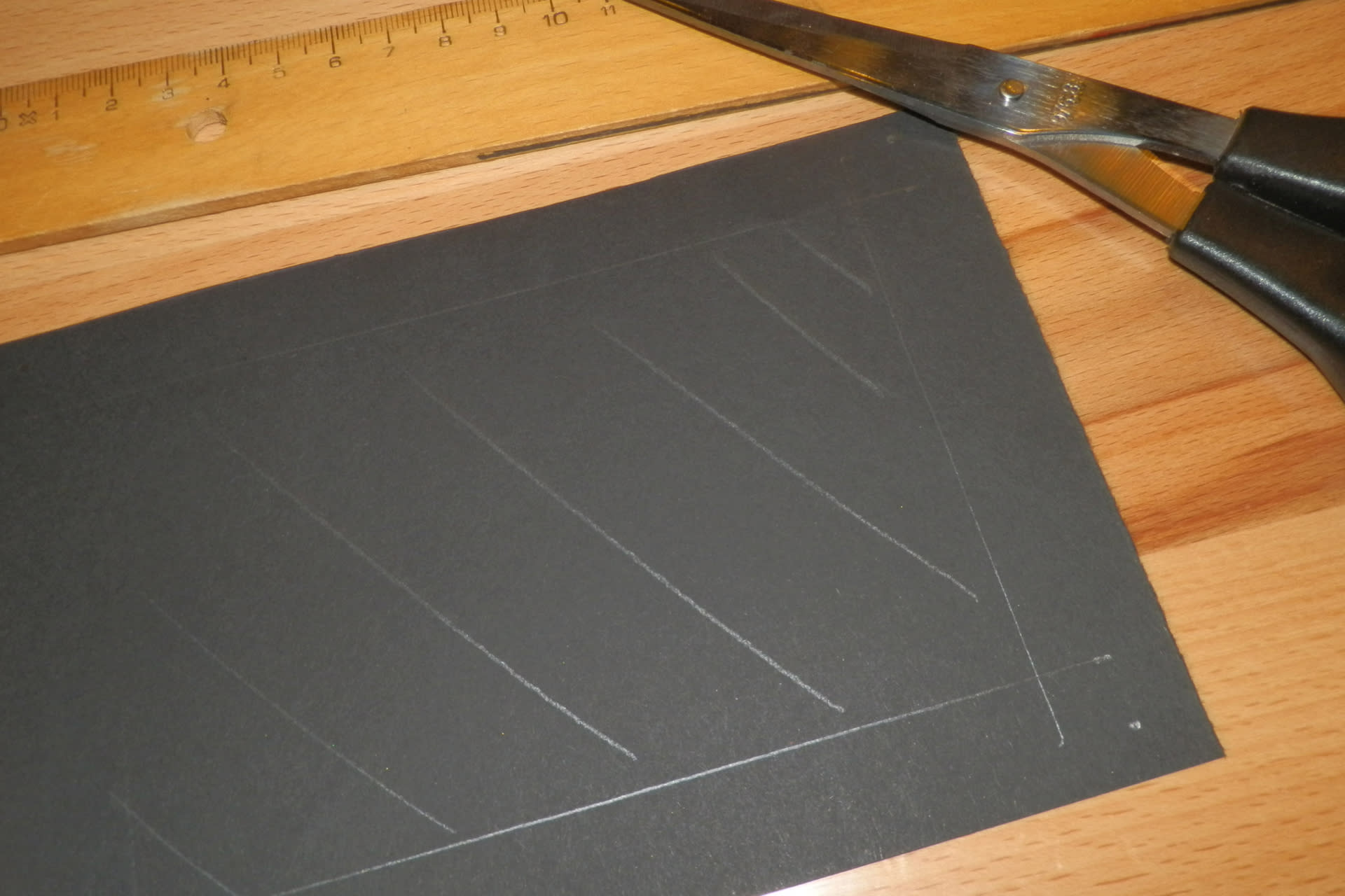 Laternen-Fensterbilder basteln | schwarze Pappe