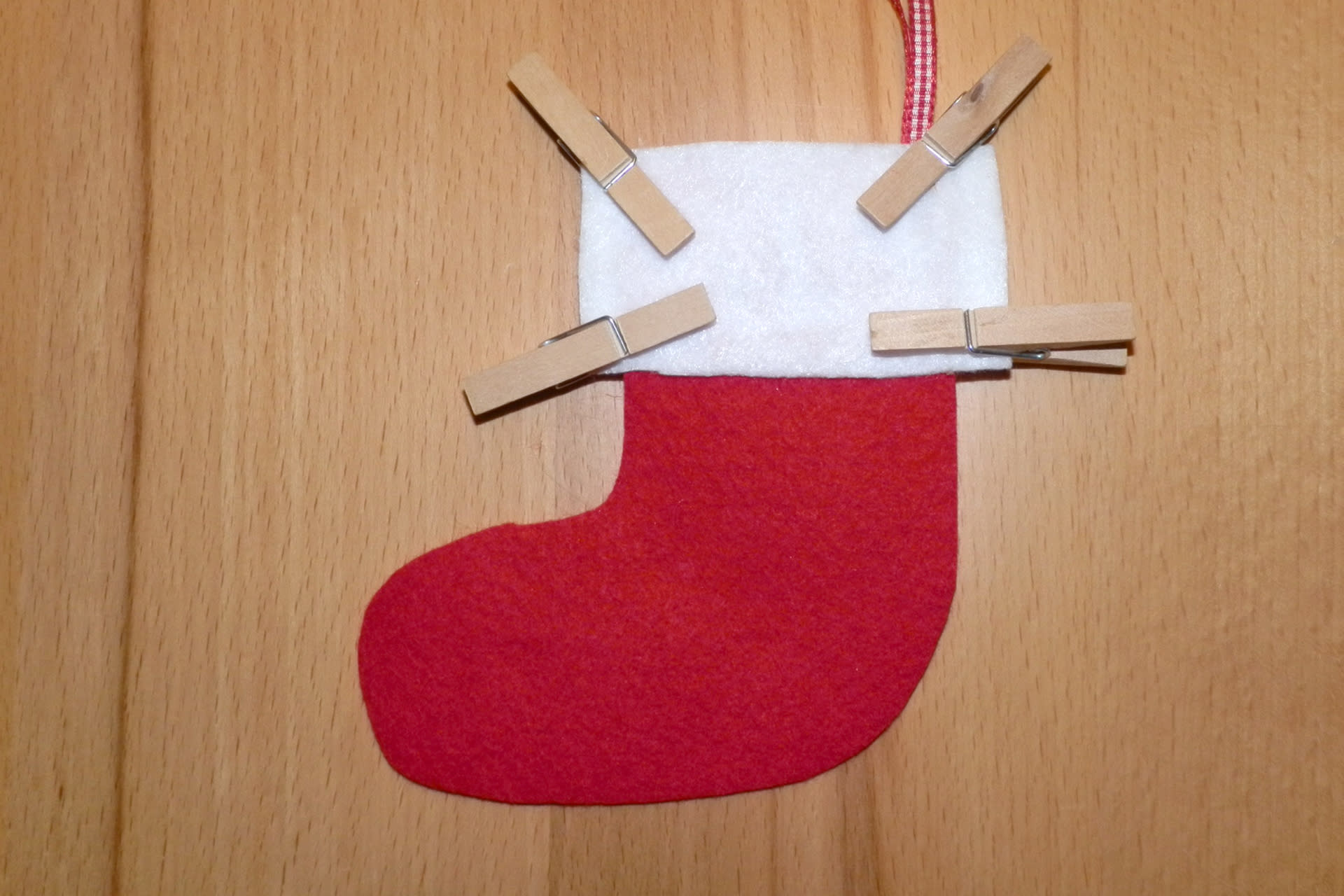 Nikolaus-Stiefel basteln | Wäscheklammern