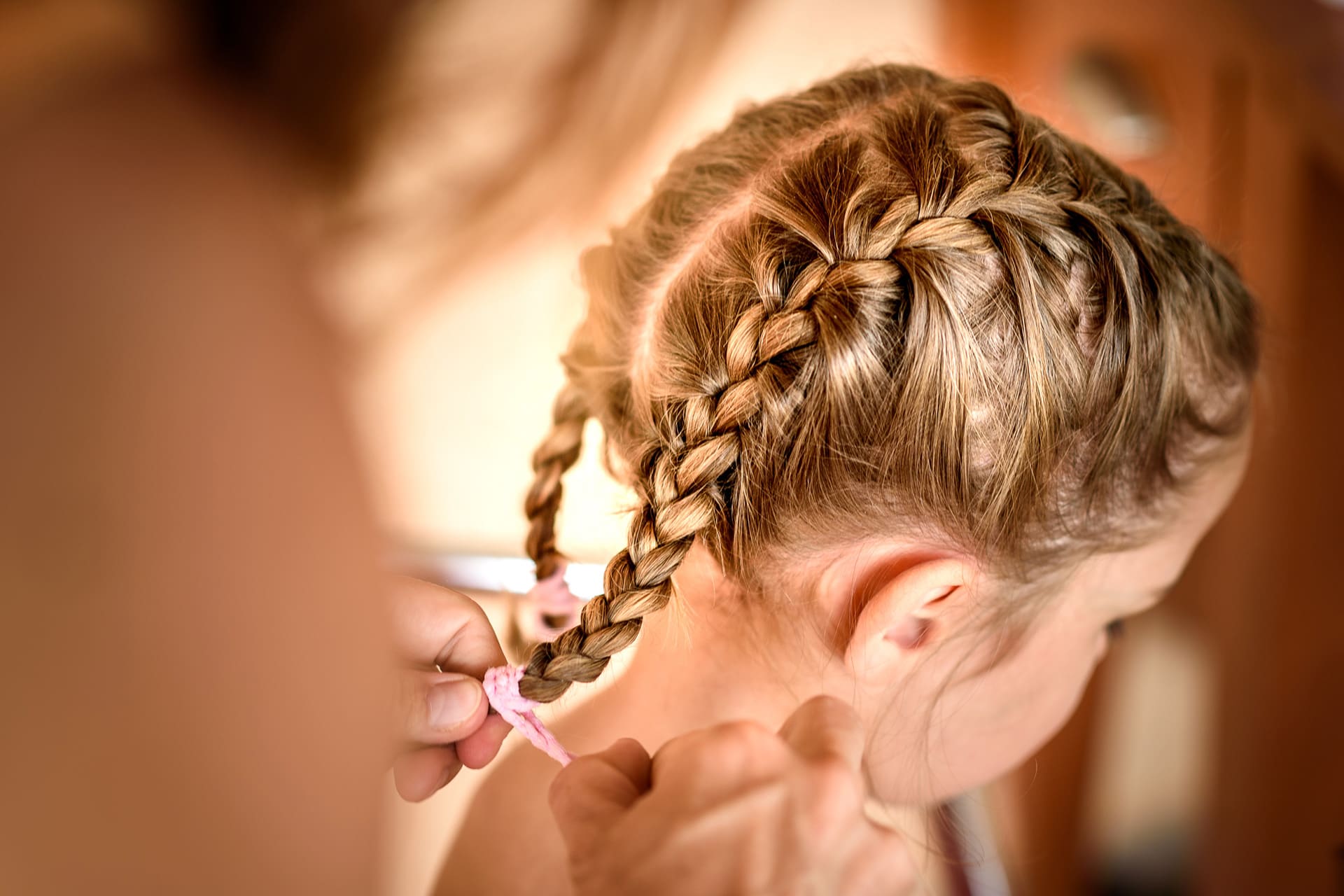 Flechtfrisuren | zwei geflochtene Zöpfe