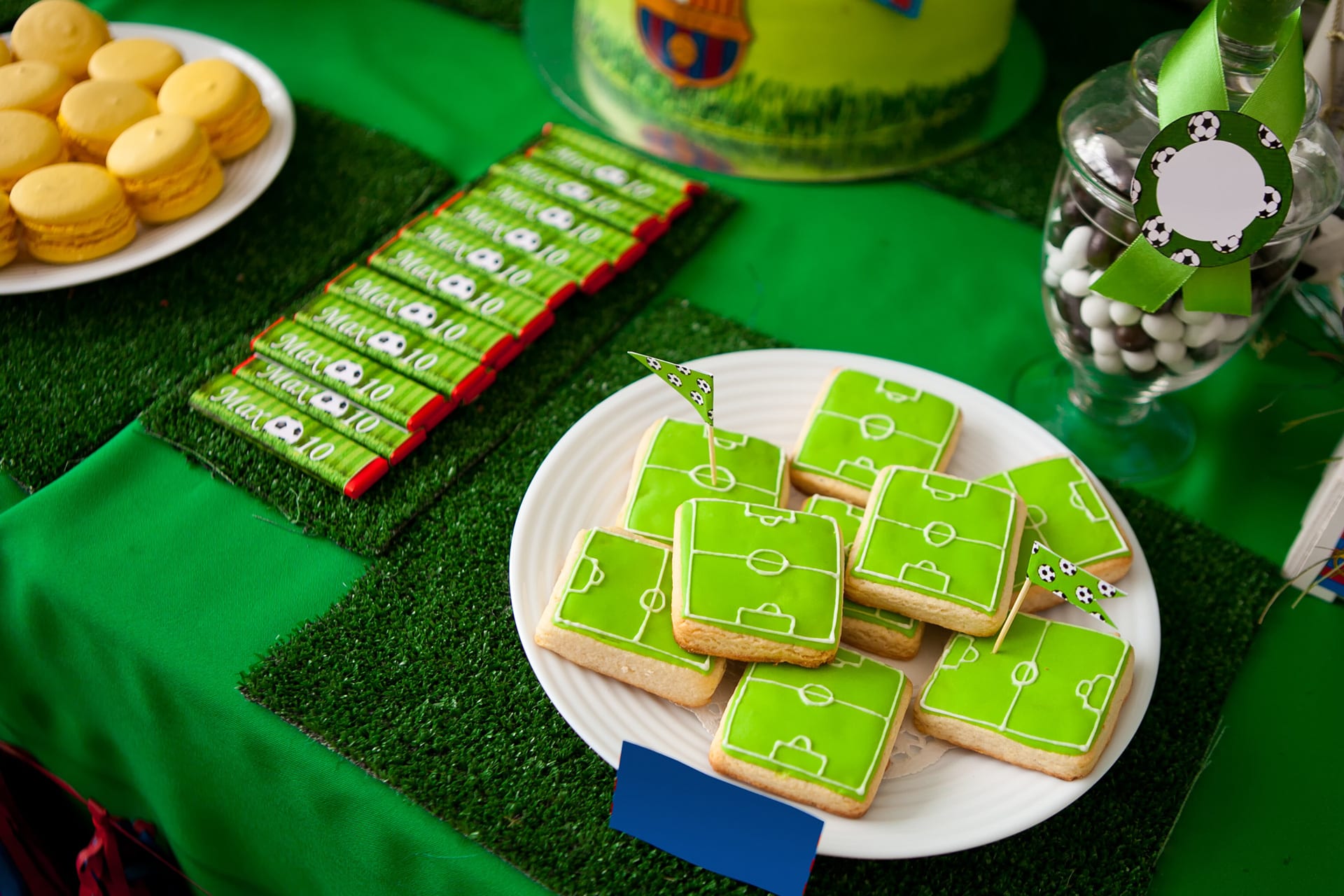 Fußball Party | Tisch gedeckt mit Fußballdeko | haba-fussballparty-03
