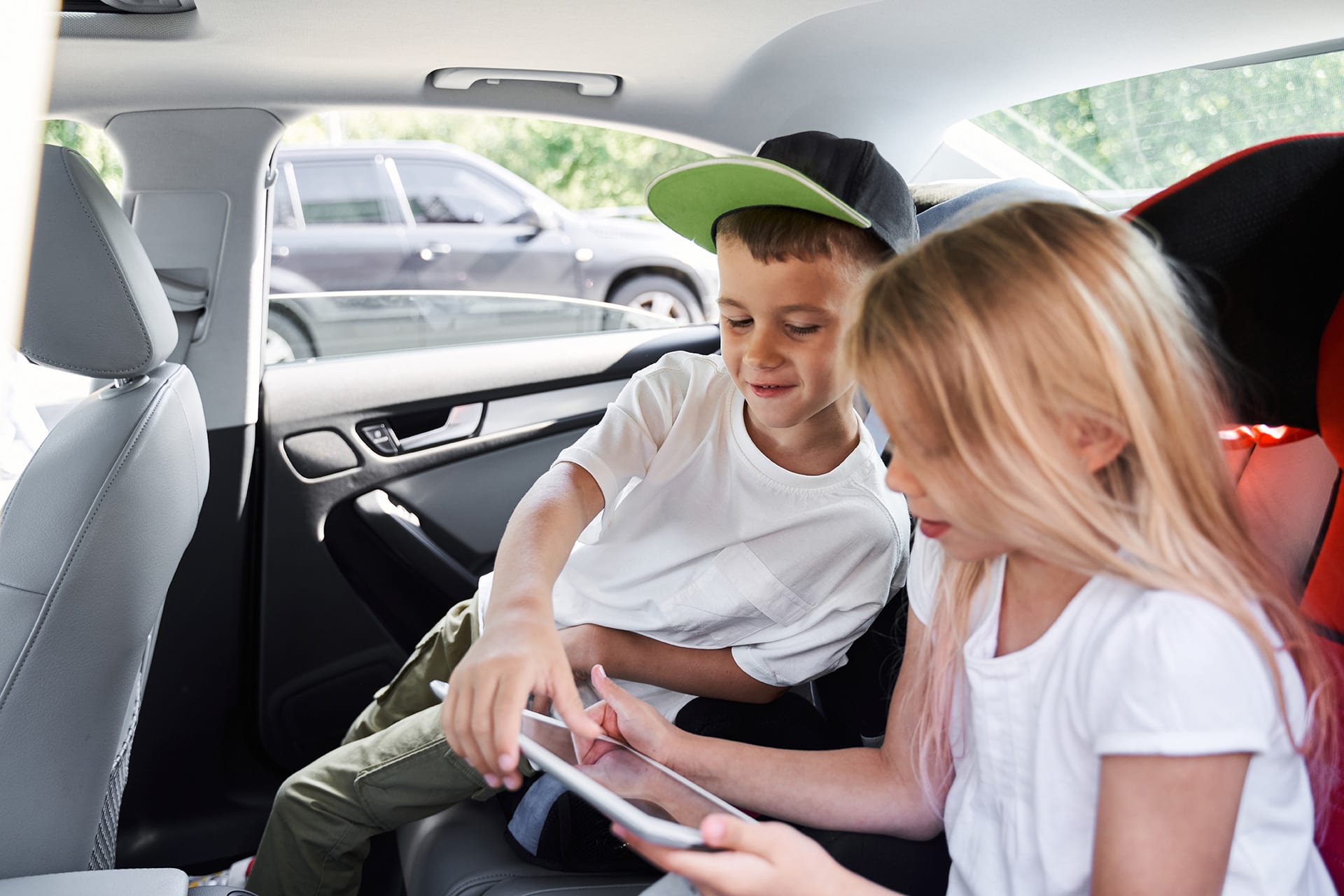 Spiele im Auto: Beschäftigungstipps für Kinder auf längeren