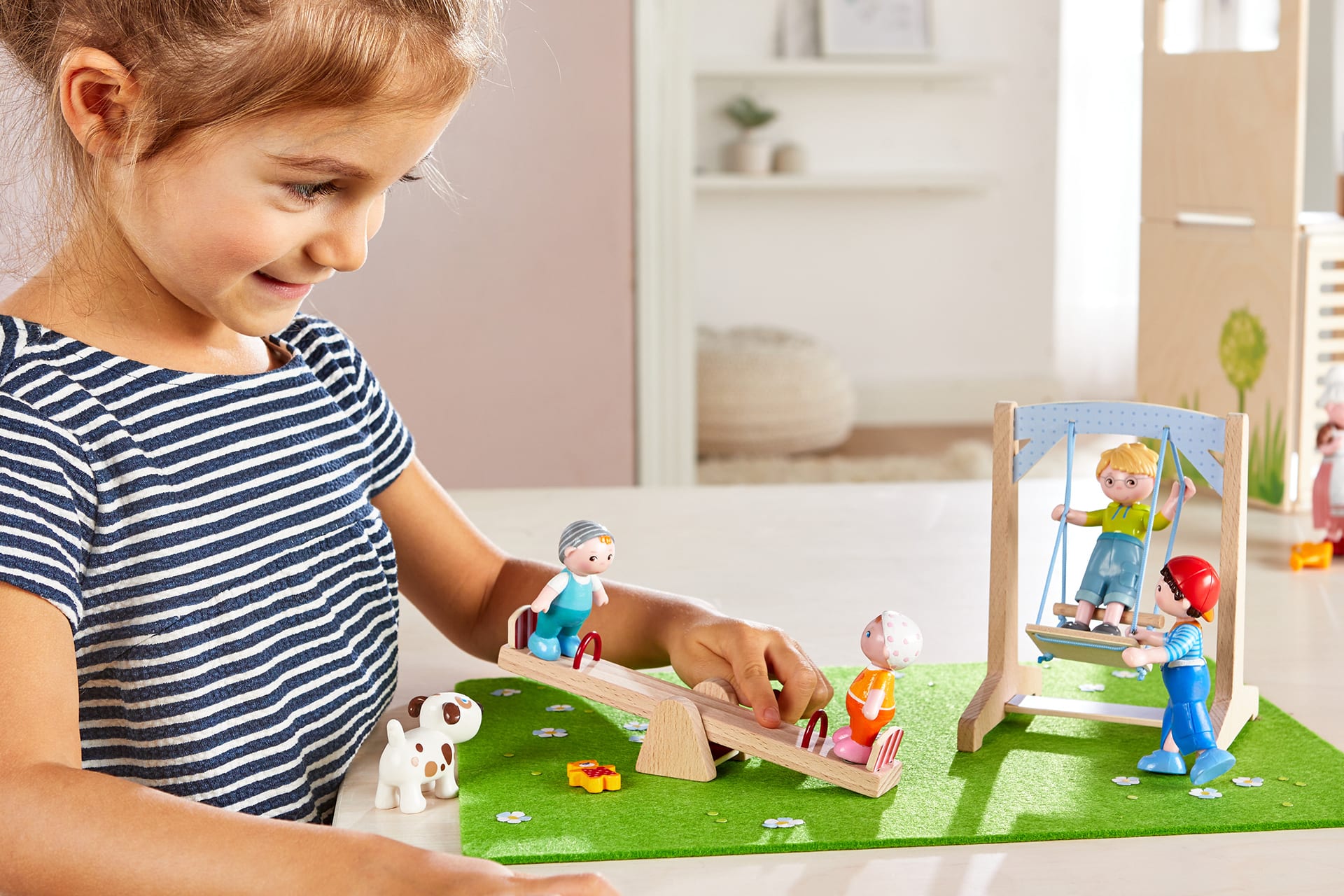 Spielen im Baumhaus und im Garten der Little Friends | Spielplatz