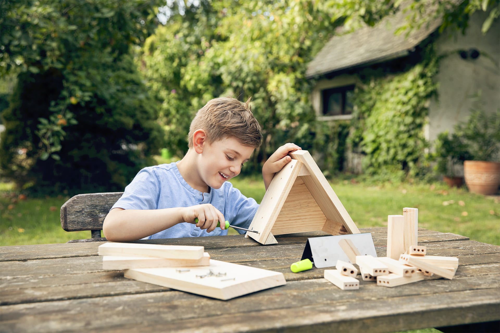 Insektenhotel mit Kindern bauen | Header Image