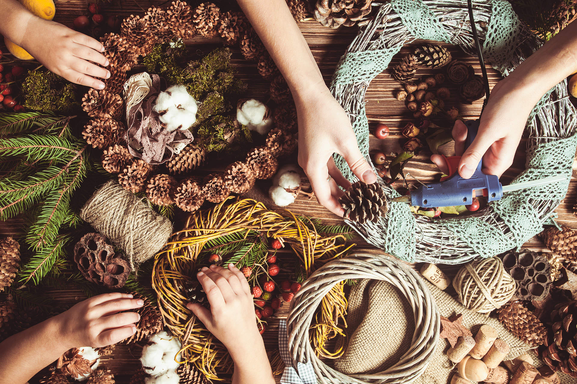 Basteln mit Tannenzapfen | Naturkranz basteln