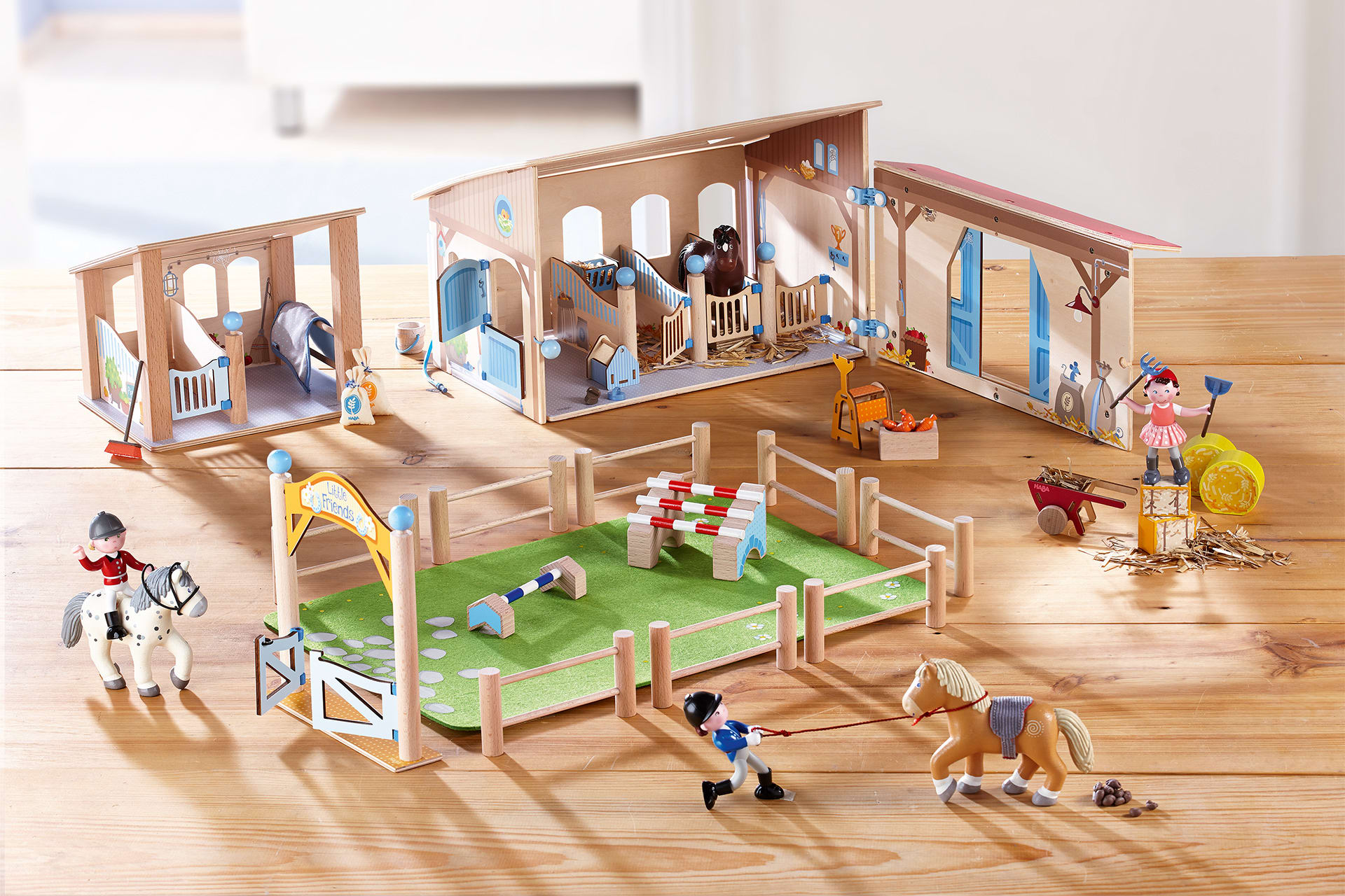 Das Freundebuch der Little Friends | Tunier und Stall