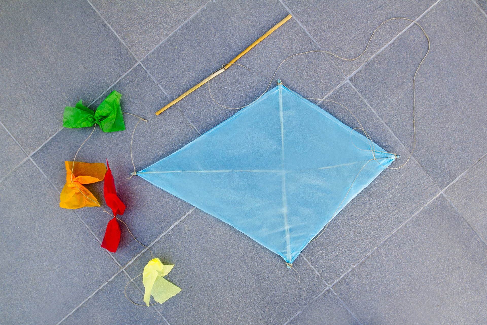 Drachen basteln Kinder | blauer Drachen