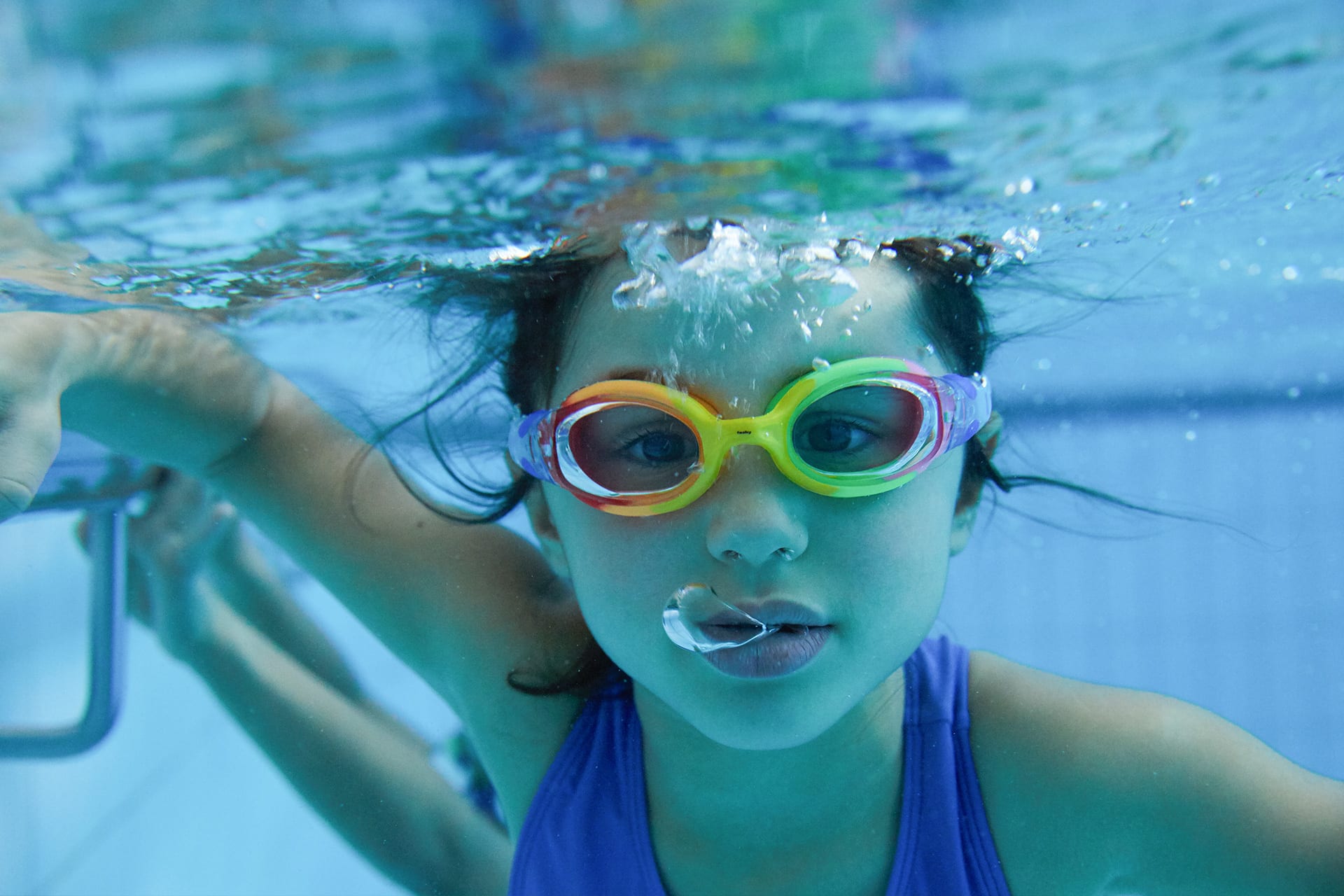 Planschen Kinder im Wasser » Sicherheitstipps + Baderegeln | HABA