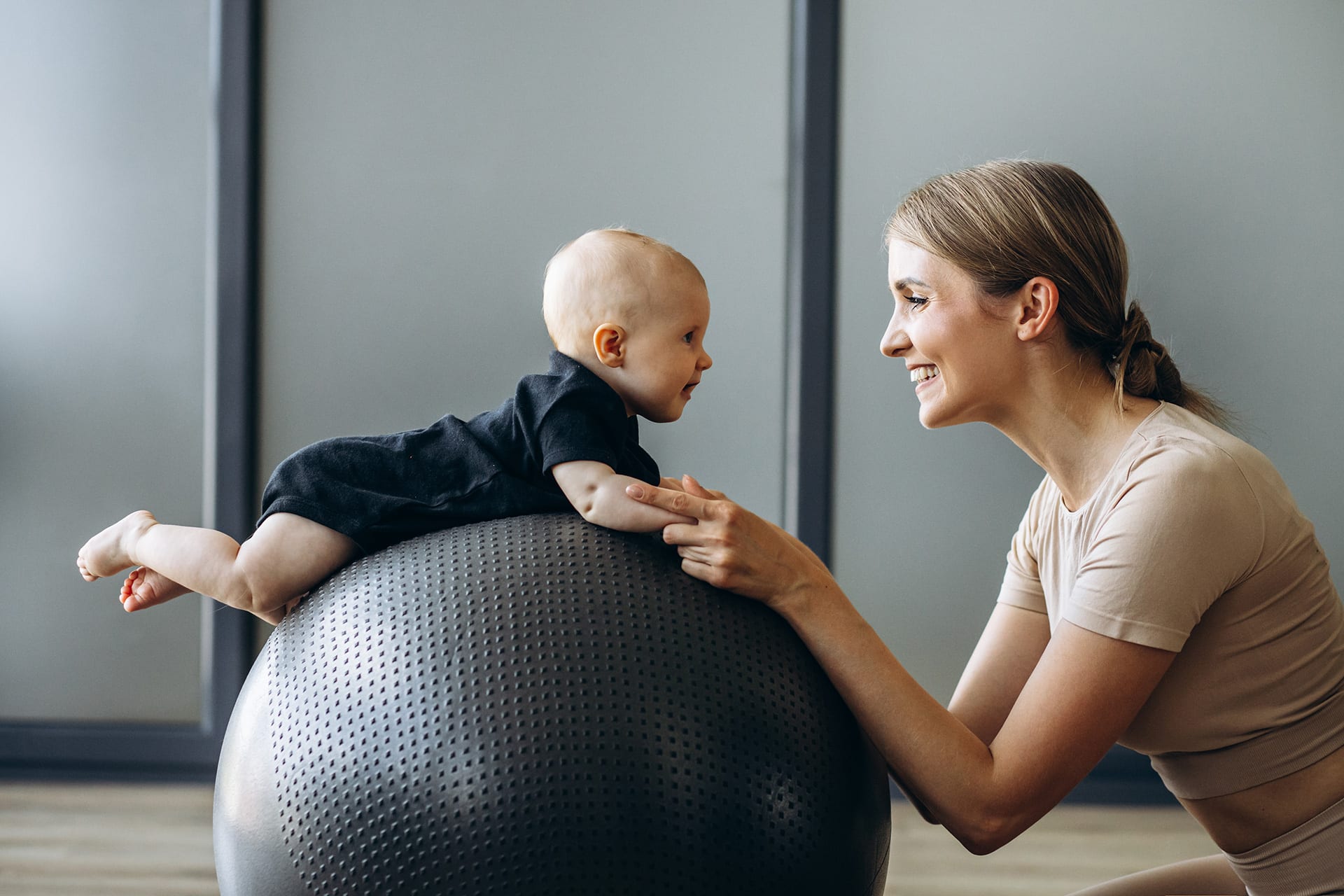 Baby zum Krabbeln animieren | Image