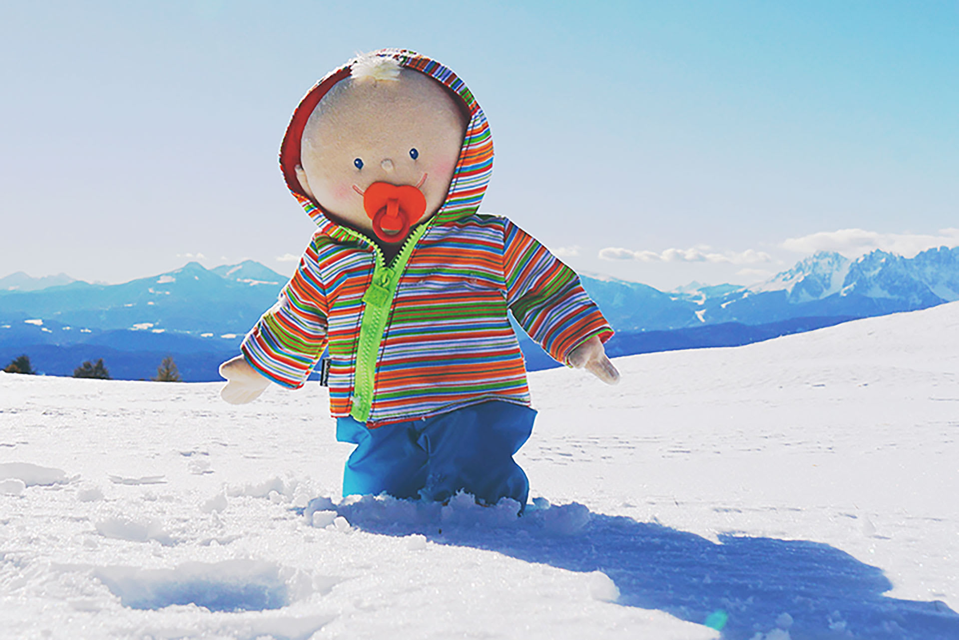 Geburtstagstipps Januar | Kinder bewerfen sich mit Schnee
