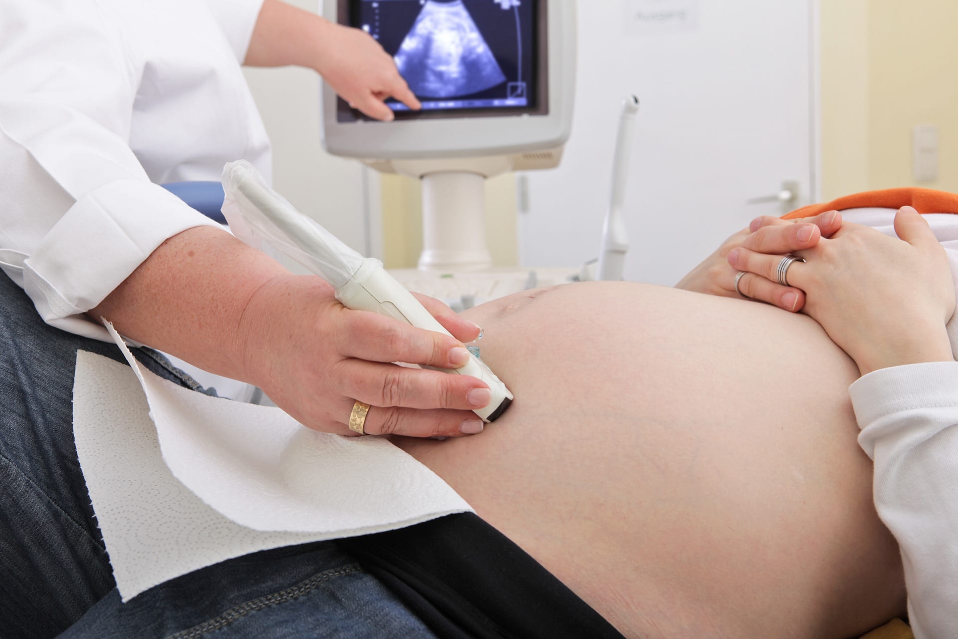 Schwangerschaft 10 SSW | Schwangere beim Ultraschall