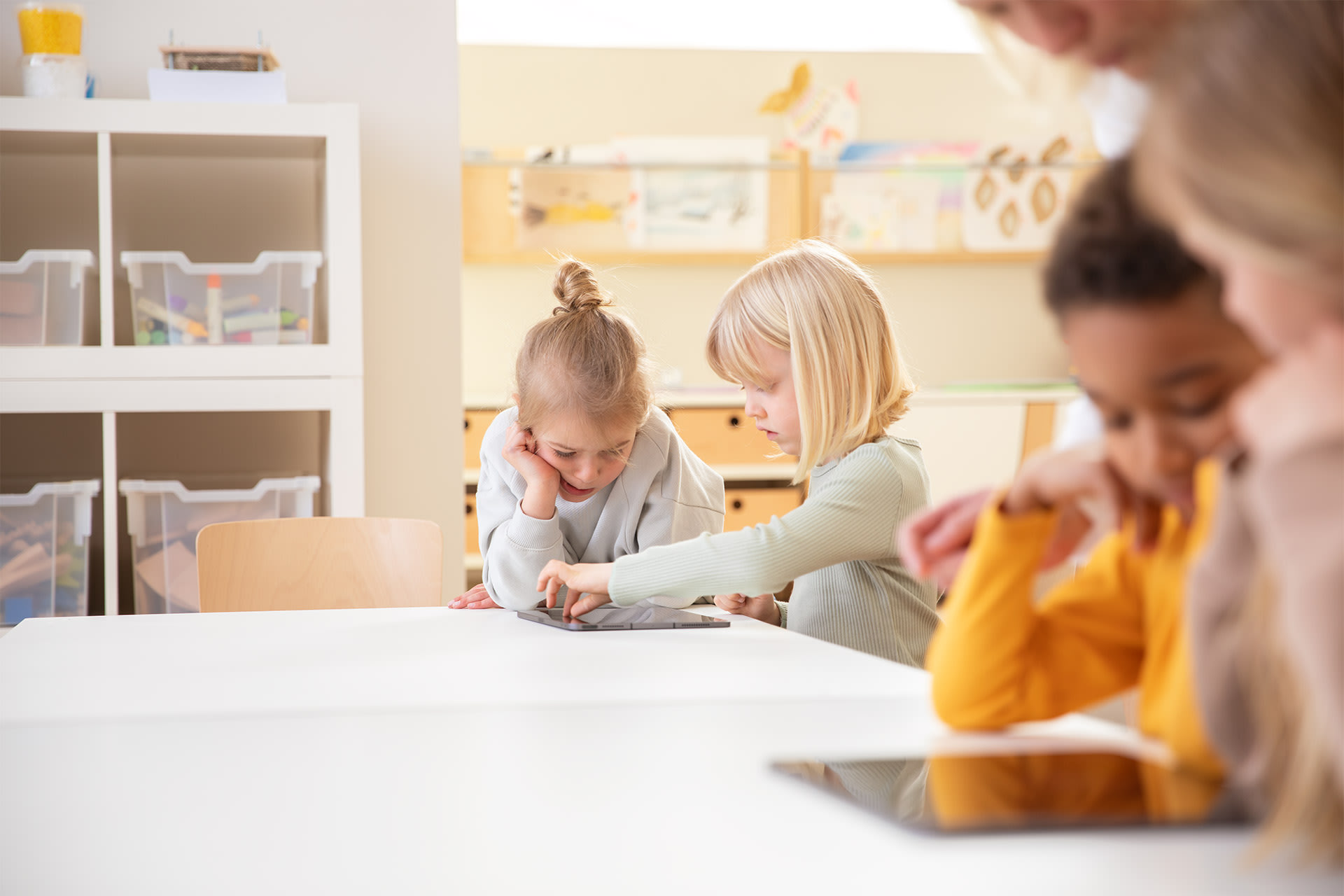 Medienkompetenz | Image | Kinder lernen mit Tablets