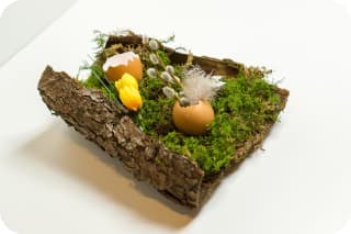 Osterdeko basteln mit Kindern | Osterdekoration Baumrinde und Eierschalen