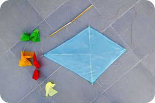 Drachen basteln Kinder | blauer Drachen