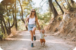 Checkliste Urlaub | Checkliste Urlaub mit Baby & Kleinkind  | Mutter mit Kind