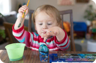 Ostereier färben mit Kindern | Image 10 | mit Hand bemalen