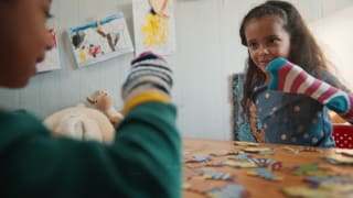 S | Das Wunder beginnt hier | 3 | Kinderspiele | Eigenschaft 1 | Bild