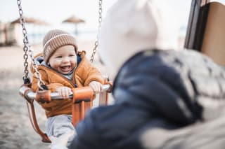 Unternehmungen mit Kindern | Baby in Schaukel