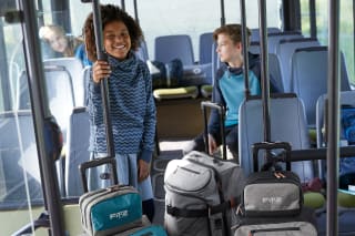 Packliste für die Klassenfahrt | Kinder im Bus | 