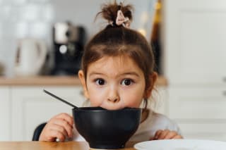 Kindern Tischmanieren beibringen | Header Image