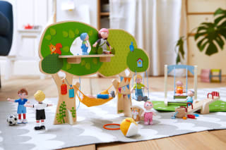 Spielen im Baumhaus und im Garten der Little Friends | Baumhaus