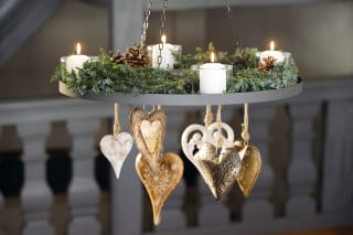 Adventskranz basteln | hängender Adventskranz mit Deko