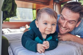 Baby zum Krabbeln animieren | Image
