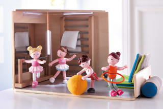 Spielen im Baumhaus und im Garten der Little Friends | Ballett und Turnen