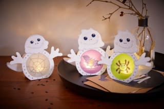 Halloween Motive | Gespenster-Laternen auf dem Tisch
