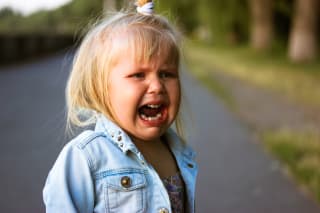 Kind weint im Kindergarten | Header Image